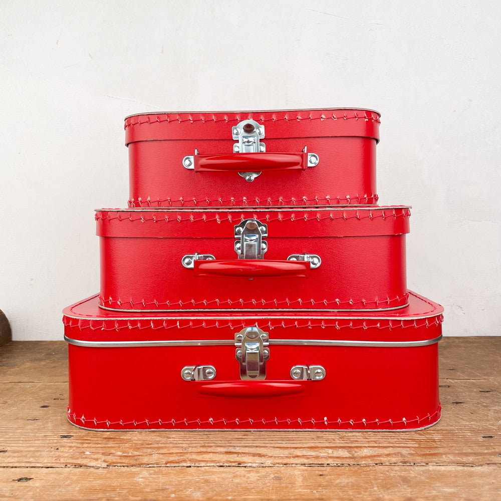 Valise rouge en carton