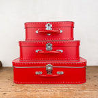Valise rouge en carton