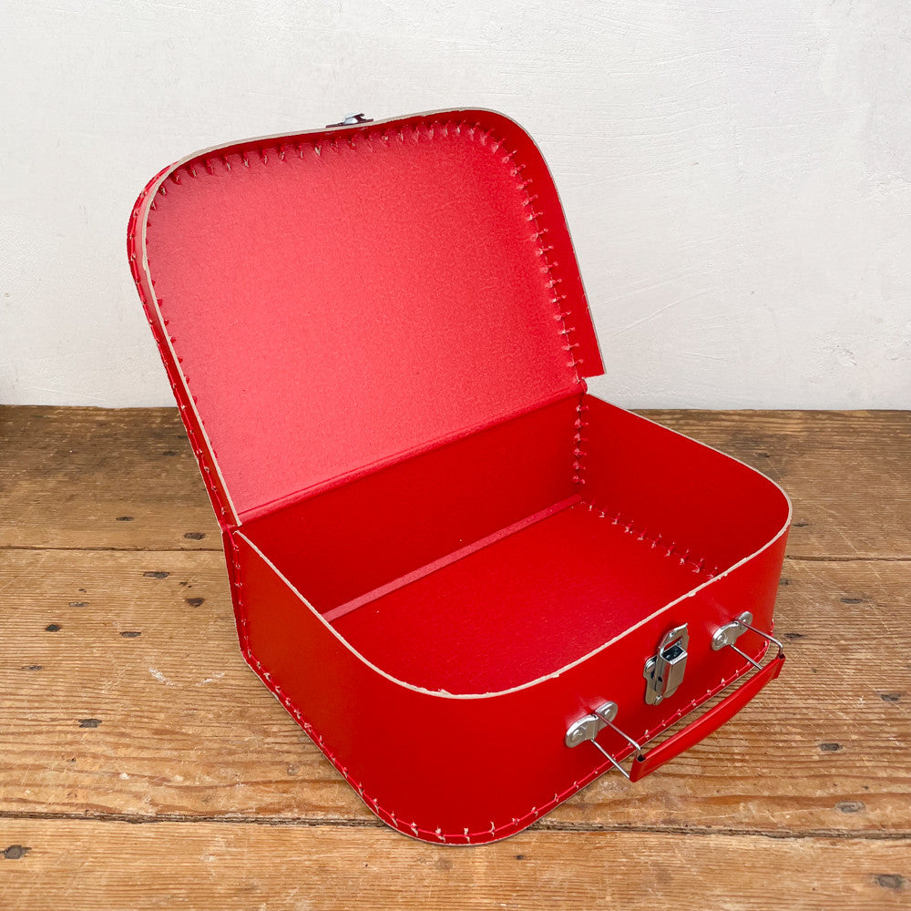 Valise rouge en carton