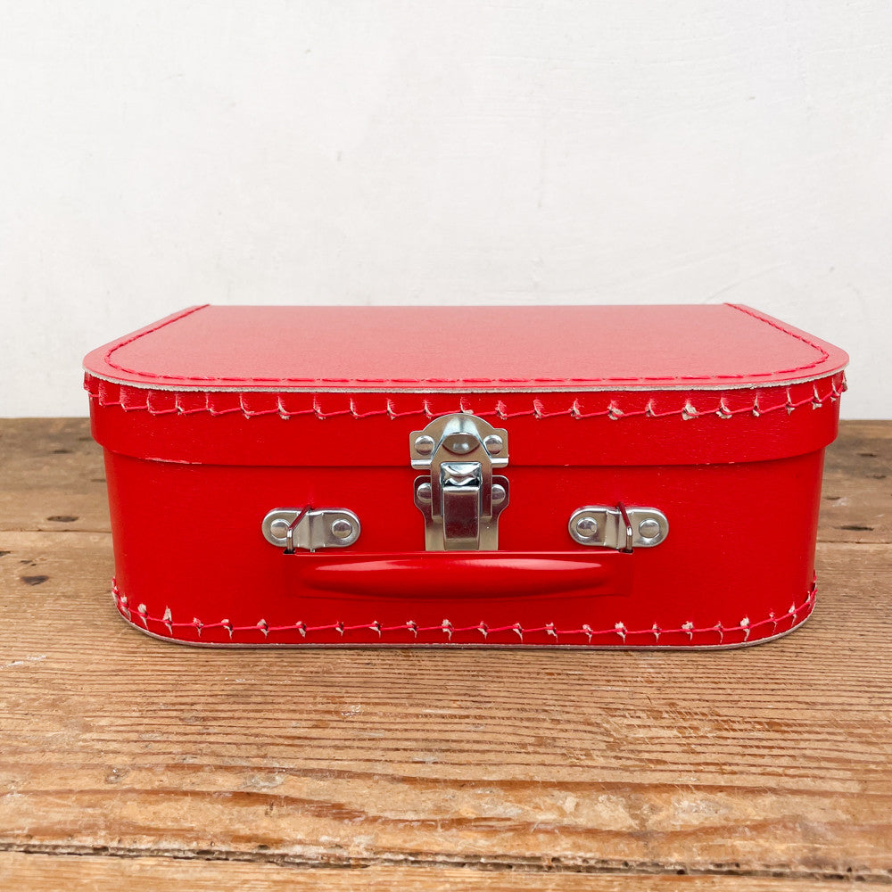 Valise rouge en carton