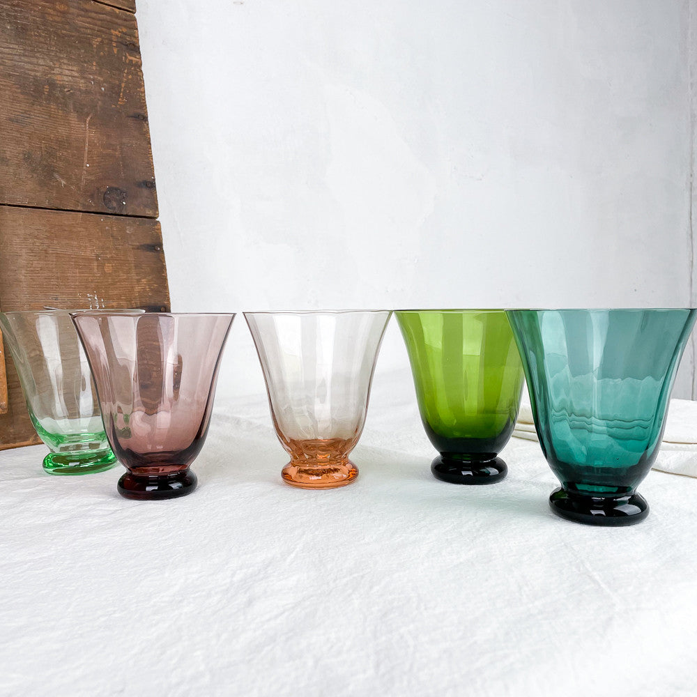 Verre à eau coloré