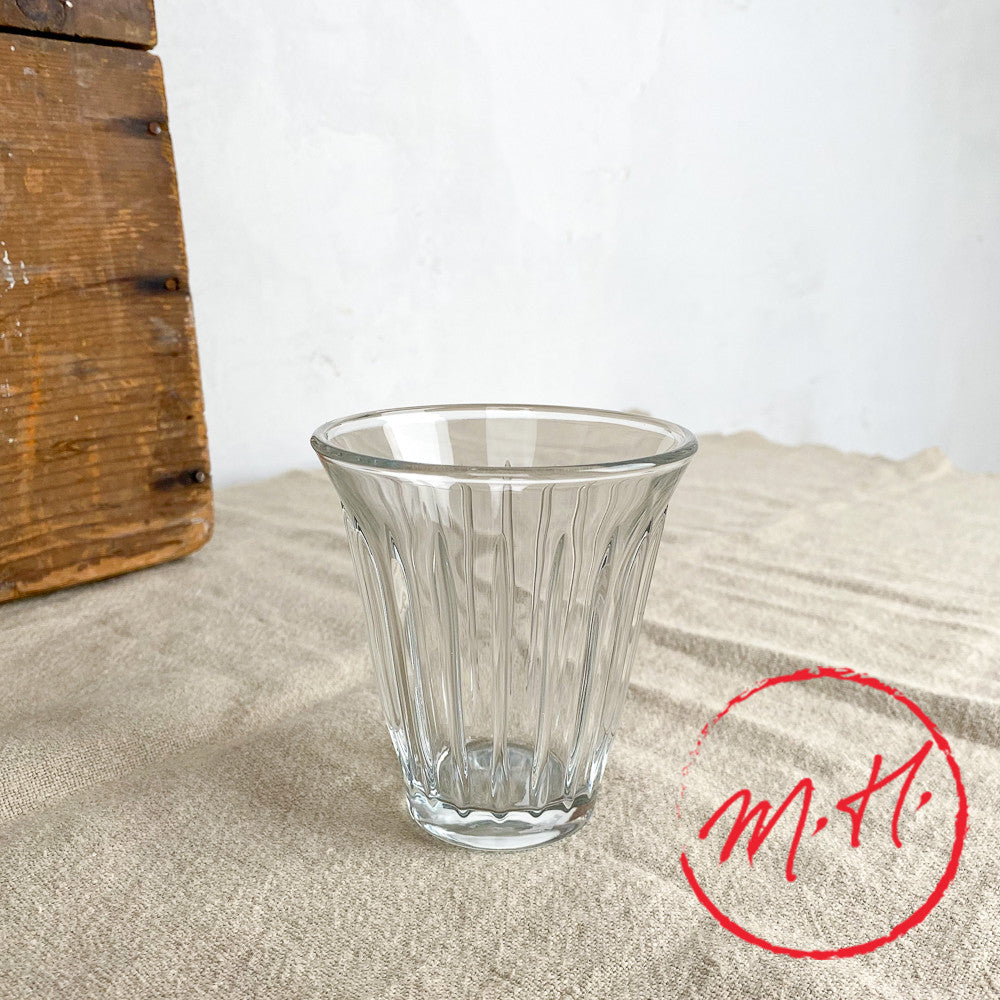 Verre à rainures