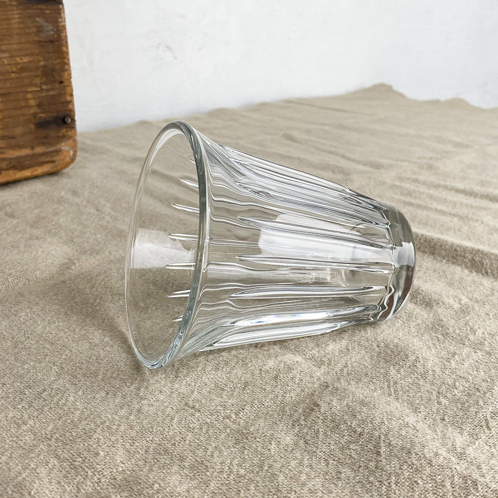 Verre à rainures