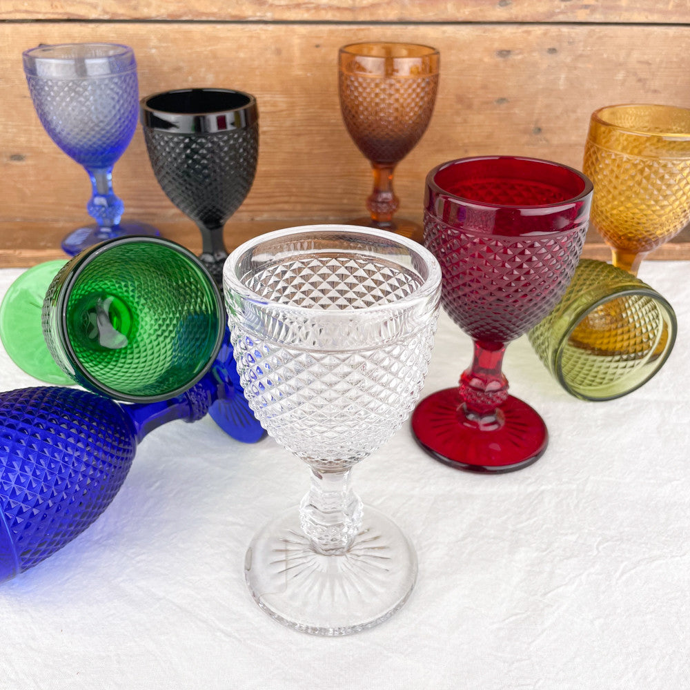 Verre à vin coloré finition pointe de diamant