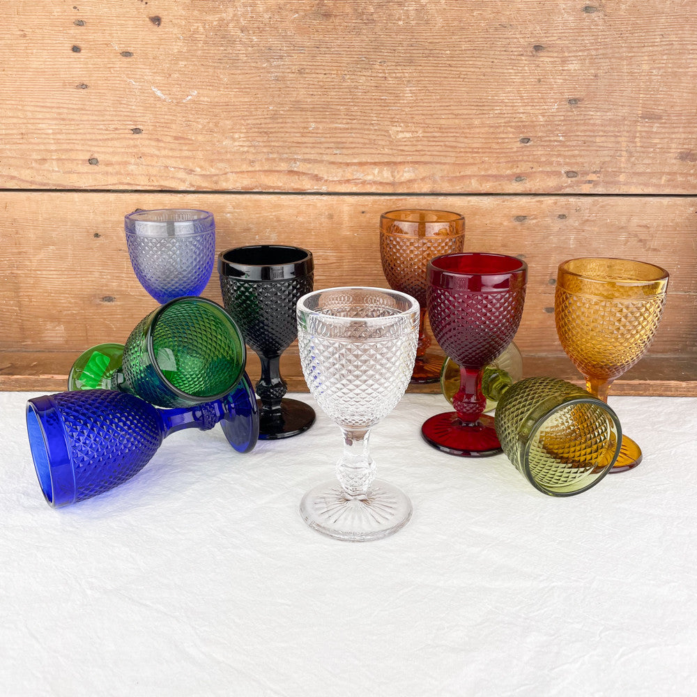Verre à vin coloré finition pointe de diamant