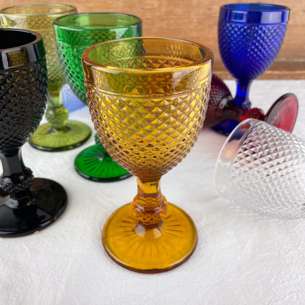 verre à vin vintage couleur ambre