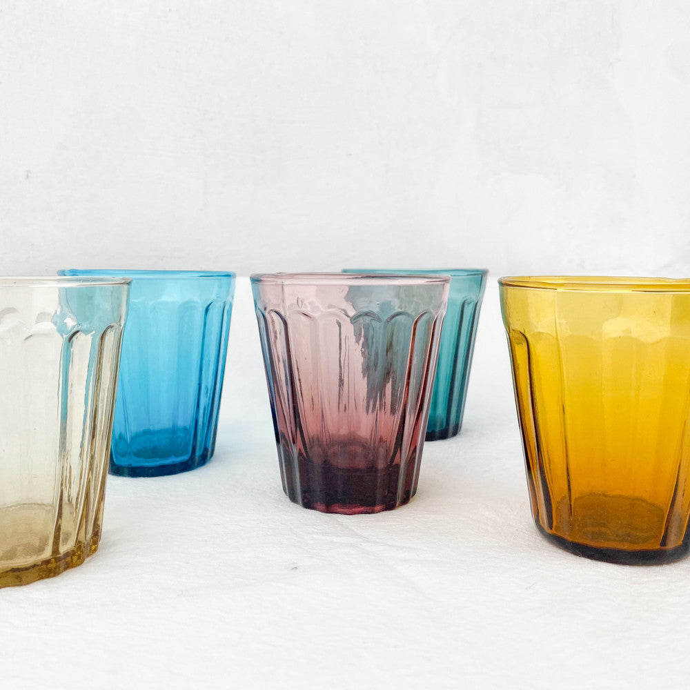 Verre coloré à facettes