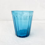 Verre coloré à facettes