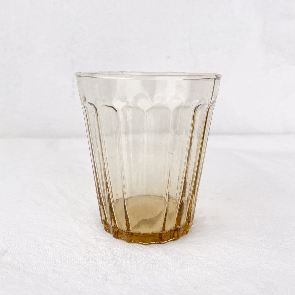 Verre coloré à facettes