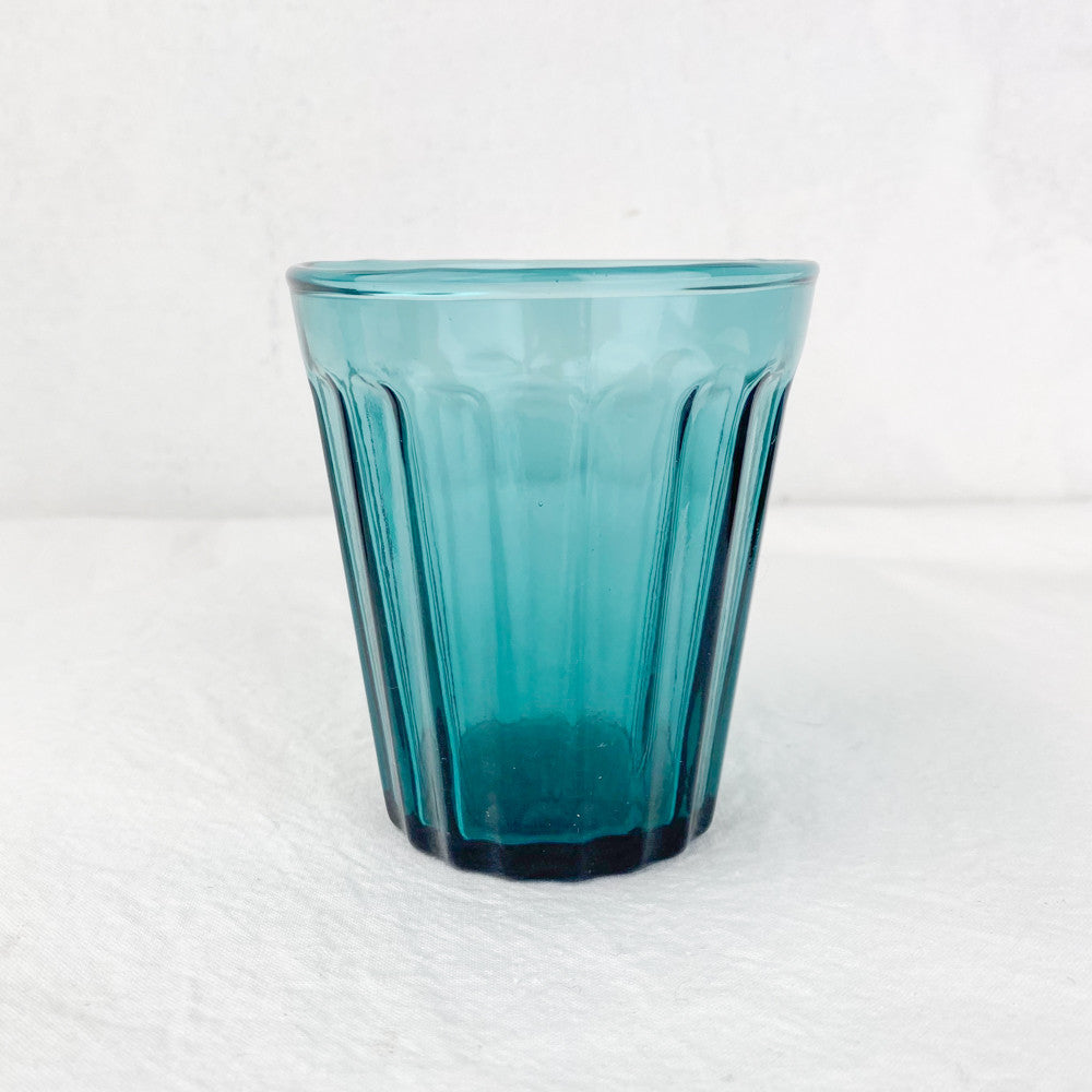 Verre coloré à facettes
