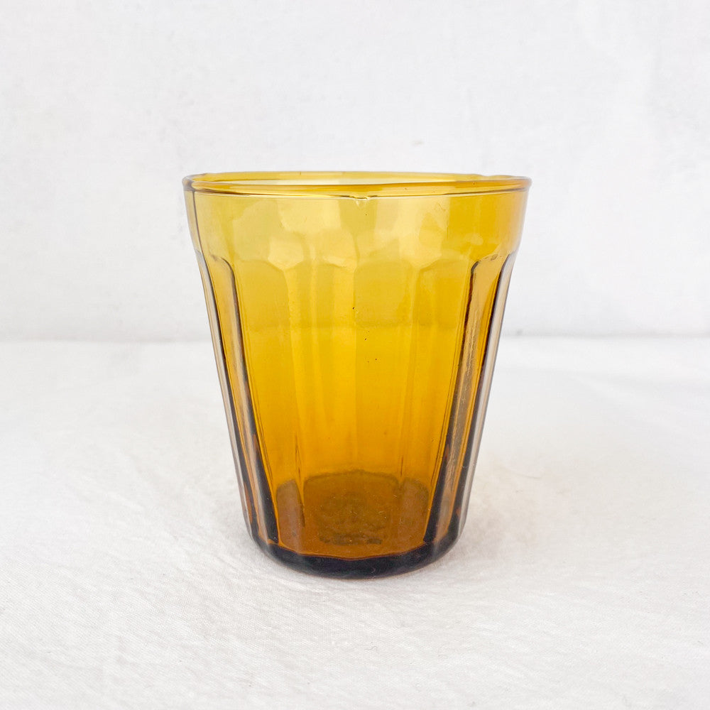 Verre coloré à facettes