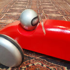 Voiture speedster en bois rouge