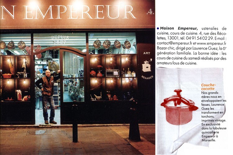 Elle à table